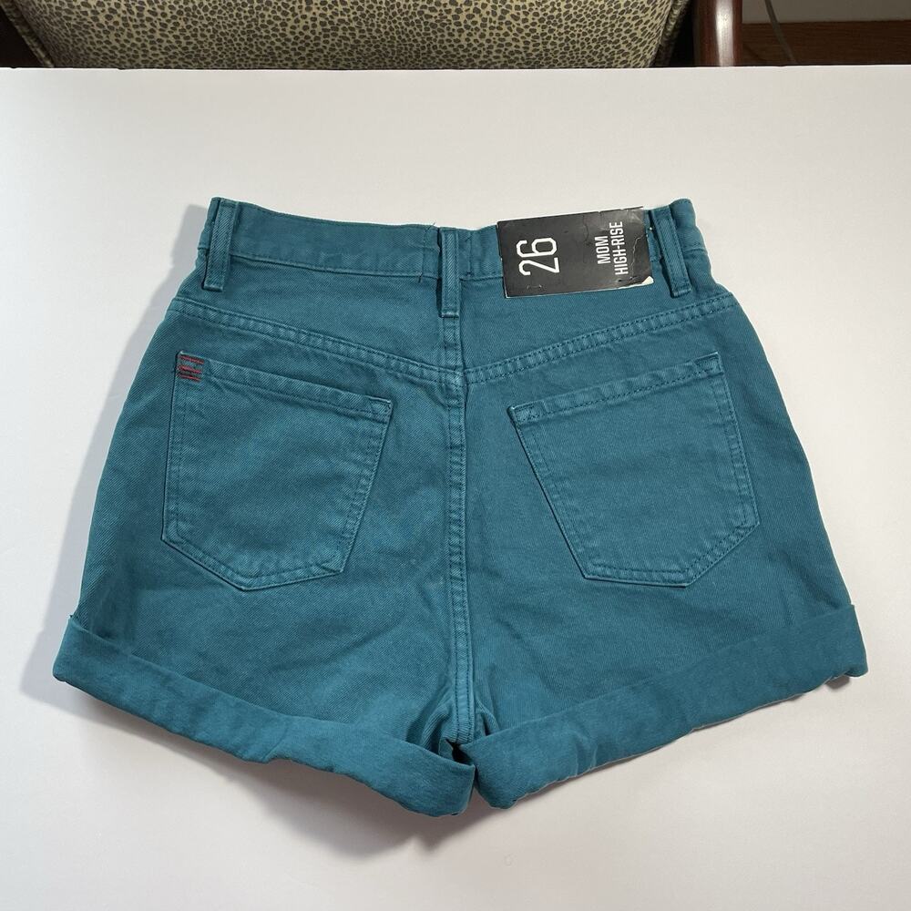 BDG Women’s Mom High Rise Shorts Size 26 Turquoise Blue Denim Rolled Cuff NEW - Picture 2 of 8